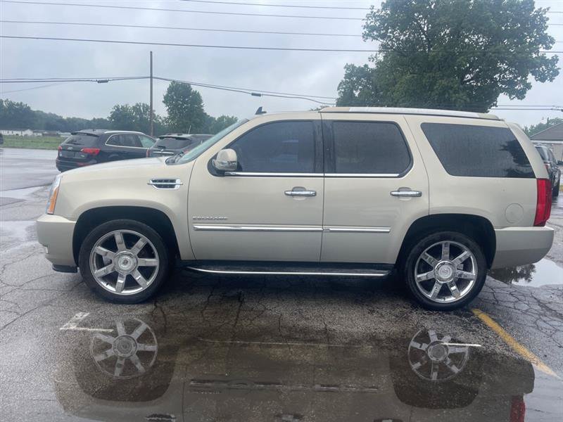 Used 2011 Cadillac Escalade Luxury AWD/4WD image 8