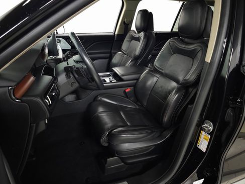 Used 2020 Lincoln Aviator Reserve w/ Equipment Group 202A image 16