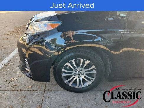 Used 2019 Toyota Sienna XLE image 10