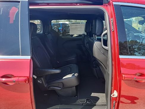 New 2026 Chrysler Pacifica Select FWD image 37
