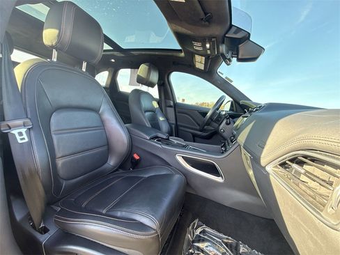 Used 2020 Jaguar F-PACE Prestige image 26