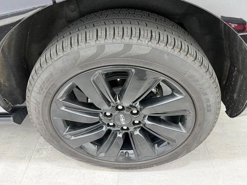 Used 2024 Lincoln Navigator Reserve AWD/4WD image 5