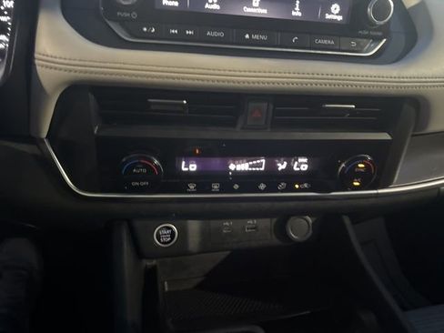 Used 2023 Nissan Rogue SV image 13