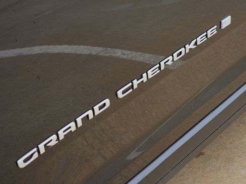 Used 2024 Jeep Grand Cherokee L Limited w/ Luxury Tech Group II AWD/4WD image 15