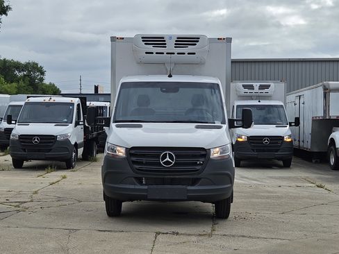 Used 2023 Mercedes-Benz Sprinter 3500 image 3