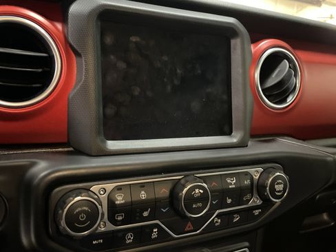 Used 2019 Jeep Wrangler Unlimited Rubicon AWD/4WD image 7