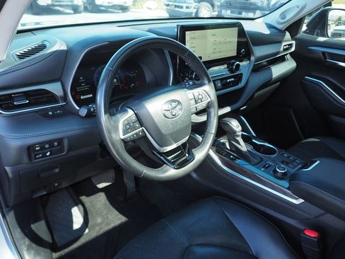 Used 2023 Toyota Highlander Limited AWD/4WD image 12