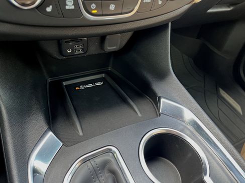 Used 2022 Chevrolet Traverse Premier image 17