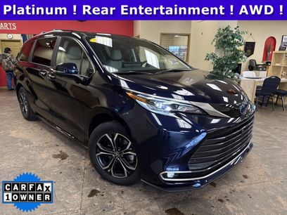 Used 2025 Toyota Sienna Platinum