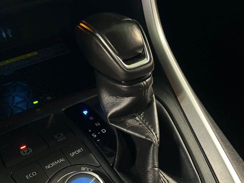 Used 2019 Toyota RAV4 Limited image 25