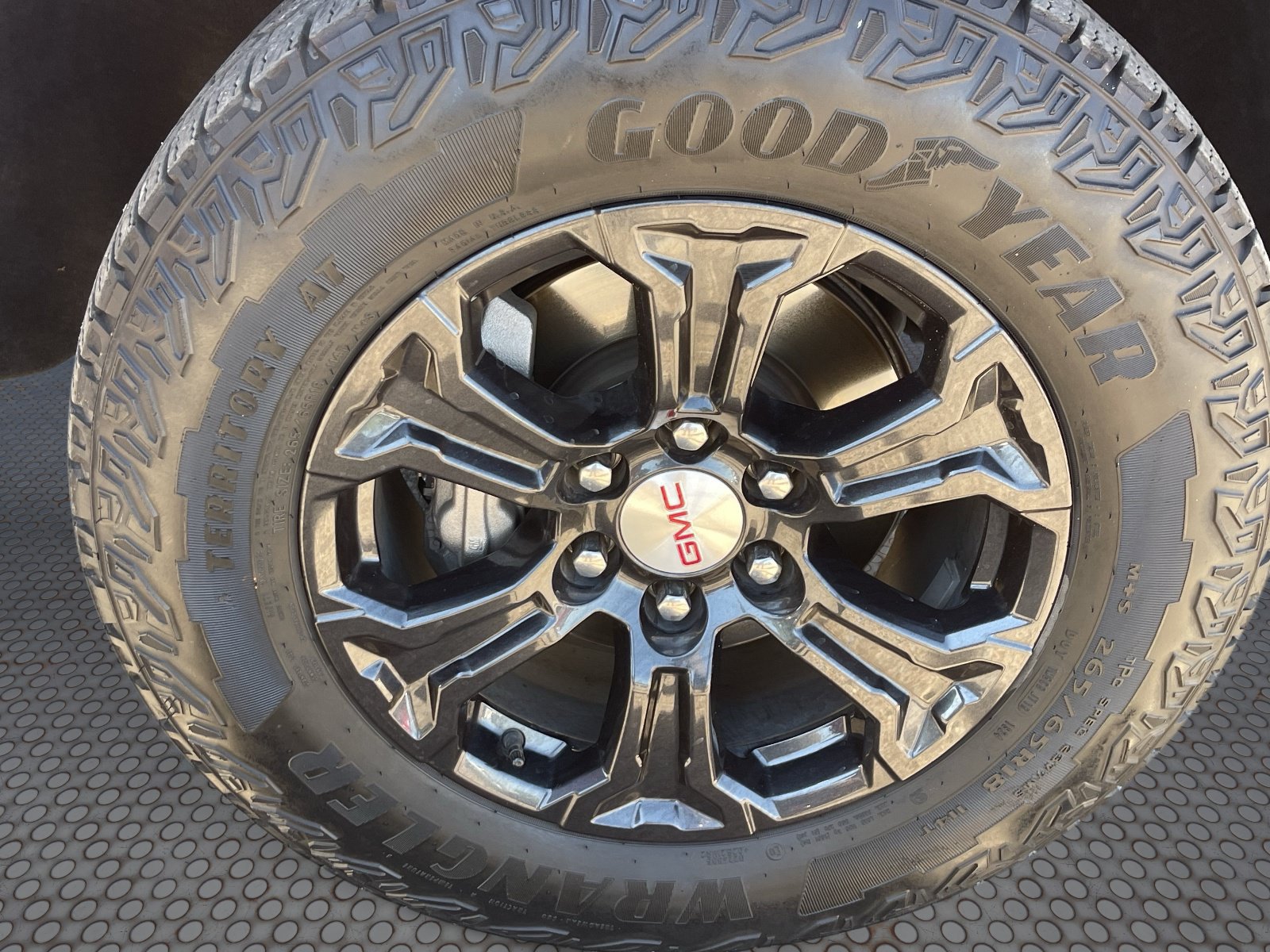 Used 2024 GMC Canyon Elevation w/ Convenience Package AWD/4WD image 10