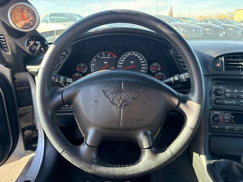 Used 2004 Chevrolet Corvette Convertible w/ Preferred Equipment Group RWD image 46