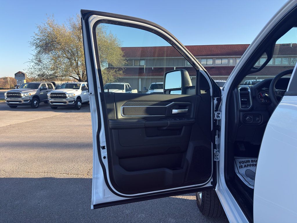 New 2026 RAM 3500 Big Horn AWD/4WD image 16