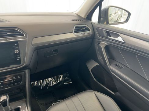 Used 2024 Volkswagen Tiguan SE image 27