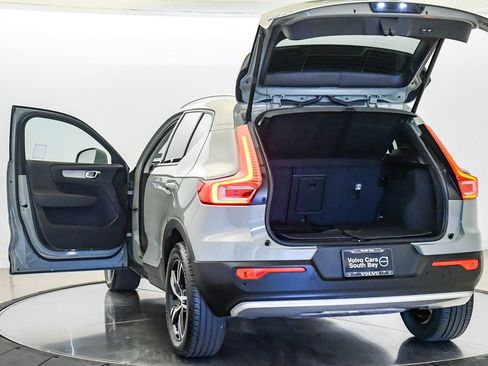 Certified 2025 Volvo XC40 B5 Core AWD/4WD image 25