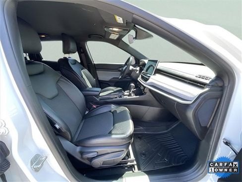 Used 2024 Jeep Compass Latitude image 31