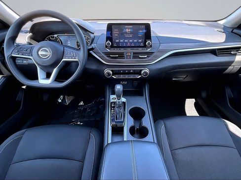 Used 2025 Nissan Altima 2.5 SV FWD image 16
