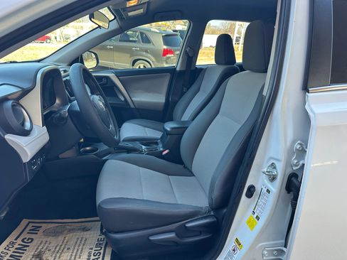 Used 2014 Toyota RAV4 LE image 9