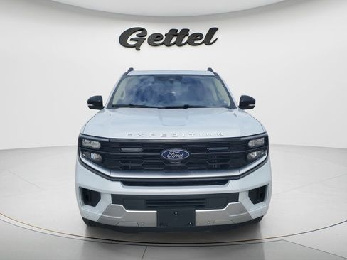 Used 2025 Ford Expedition Platinum AWD/4WD image 2