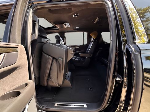 Used 2020 Cadillac Escalade ESV Platinum AWD/4WD image 22