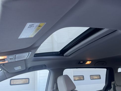 Certified 2024 Honda Odyssey EX-L image 11