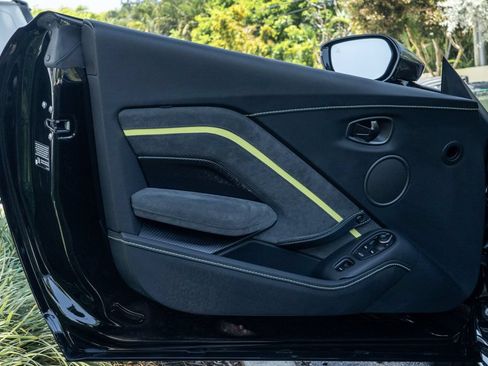 Used 2022 Aston Martin V8 Vantage Roadster RWD image 14