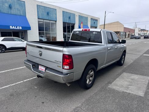 Used 2018 RAM 1500 Classic SLT AWD/4WD image 3