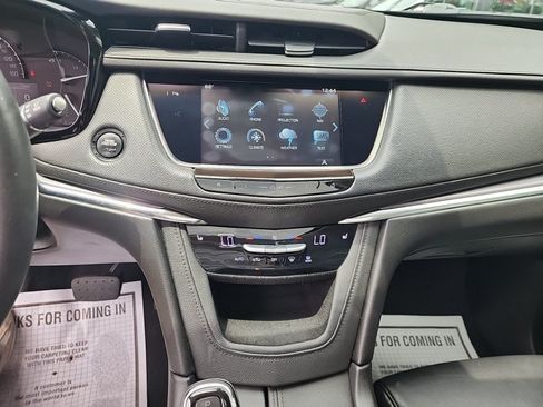 Used 2017 Cadillac XT5 Luxury w/ Driver Awareness Package AWD/4WD image 16