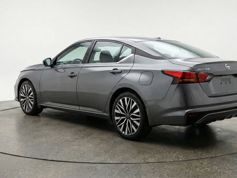 Used 2025 Nissan Altima 2.5 SV FWD image 6