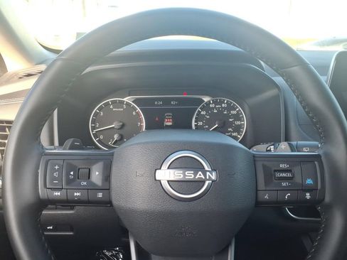 Certified 2025 Nissan Rogue SV FWD image 17