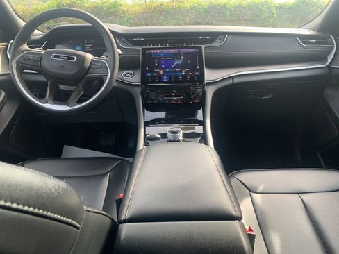 Used 2024 Jeep Grand Cherokee L Limited w/ Black Appearance Package image 15