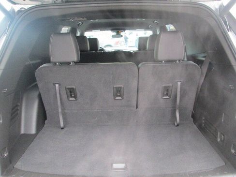 Used 2023 Chevrolet Traverse LT image 11