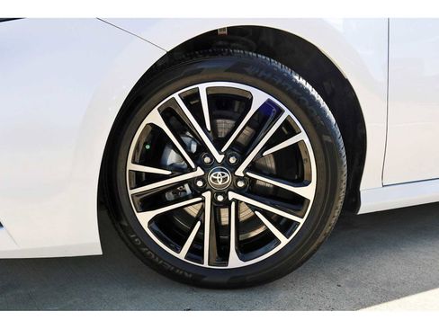 Used 2025 Toyota Camry XLE image 30