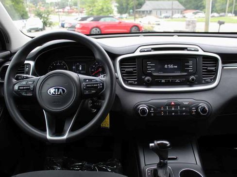 Used 2017 Kia Sorento AWD image 31