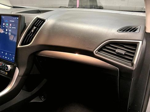 Used 2024 Ford Edge SEL image 16