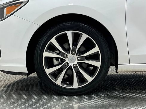 Used 2019 Hyundai Elantra GT FWD image 34