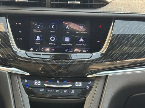 Used 2022 Cadillac XT6 Premium Luxury w/ Technology Package AWD/4WD image 18