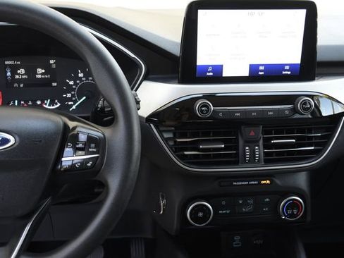 Used 2022 Ford Escape SE image 11