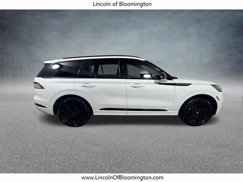 Certified 2025 Lincoln Aviator Reserve w/ Jet Appearance Package AWD/4WD image 8