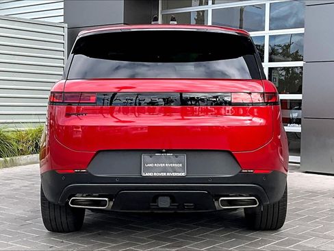 Used 2025 Land Rover Range Rover Sport SE image 4