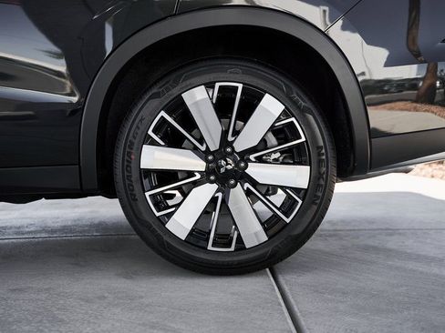Used 2025 Mitsubishi Outlander SE FWD image 8