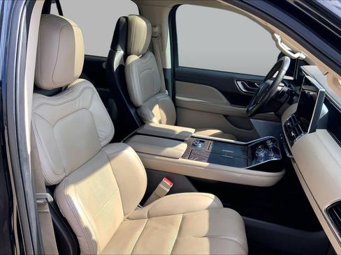 Used 2022 Lincoln Navigator Reserve AWD/4WD image 9
