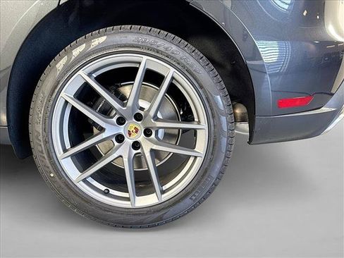 Used 2026 Porsche Macan AWD/4WD image 24