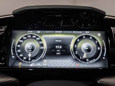 Used 2025 Aston Martin V8 Vantage Coupe image 5