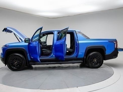New 2025 Chevrolet Silverado EV LT image 18