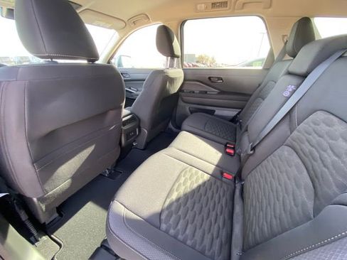 New 2025 Nissan Pathfinder SV w/ Black Appearance Package image 18