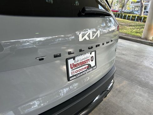 Used 2022 Kia Telluride SX w/ SX Prestige Package image 17