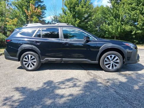 Used 2024 Subaru Outback Premium AWD/4WD image 3