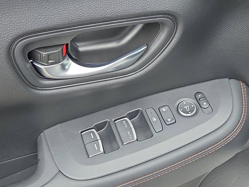 Used 2025 Honda HR-V Sport image 13