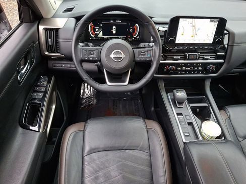 Used 2023 Nissan Pathfinder Platinum w/ Lighting Package (N93) image 12